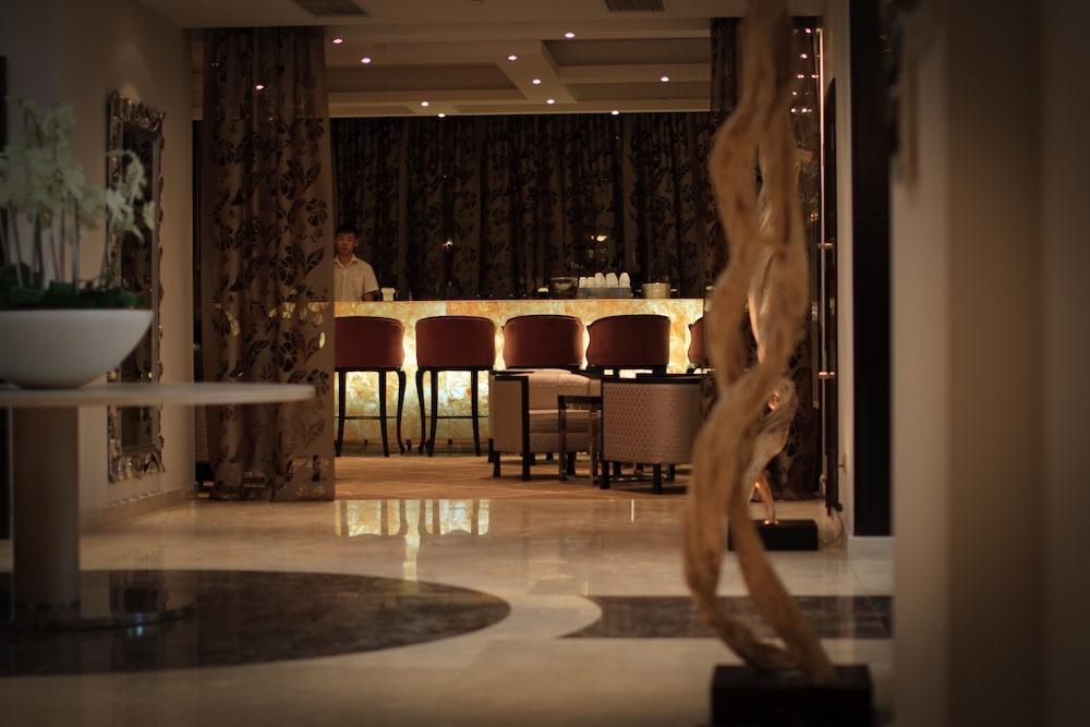 Donatello Boutique Hotel Alma-Ata Buitenkant foto