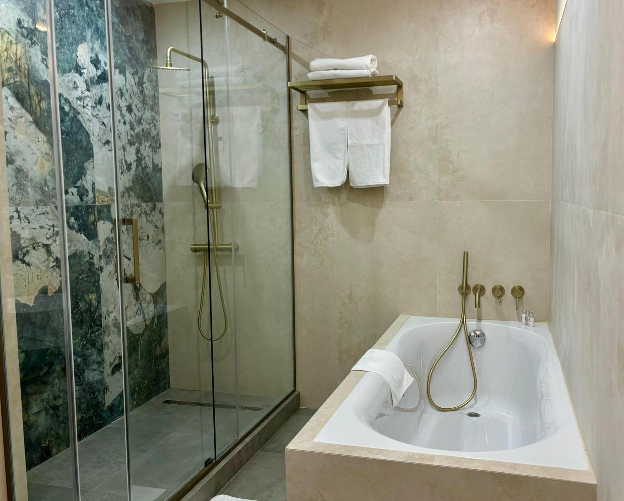 Donatello Boutique Hotel Alma-Ata Buitenkant foto
