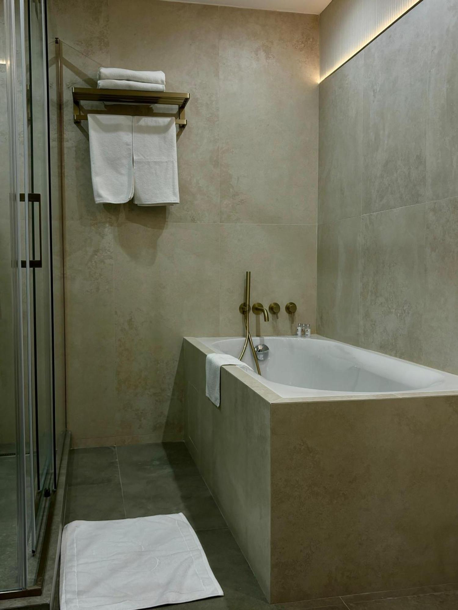 Donatello Boutique Hotel Alma-Ata Buitenkant foto