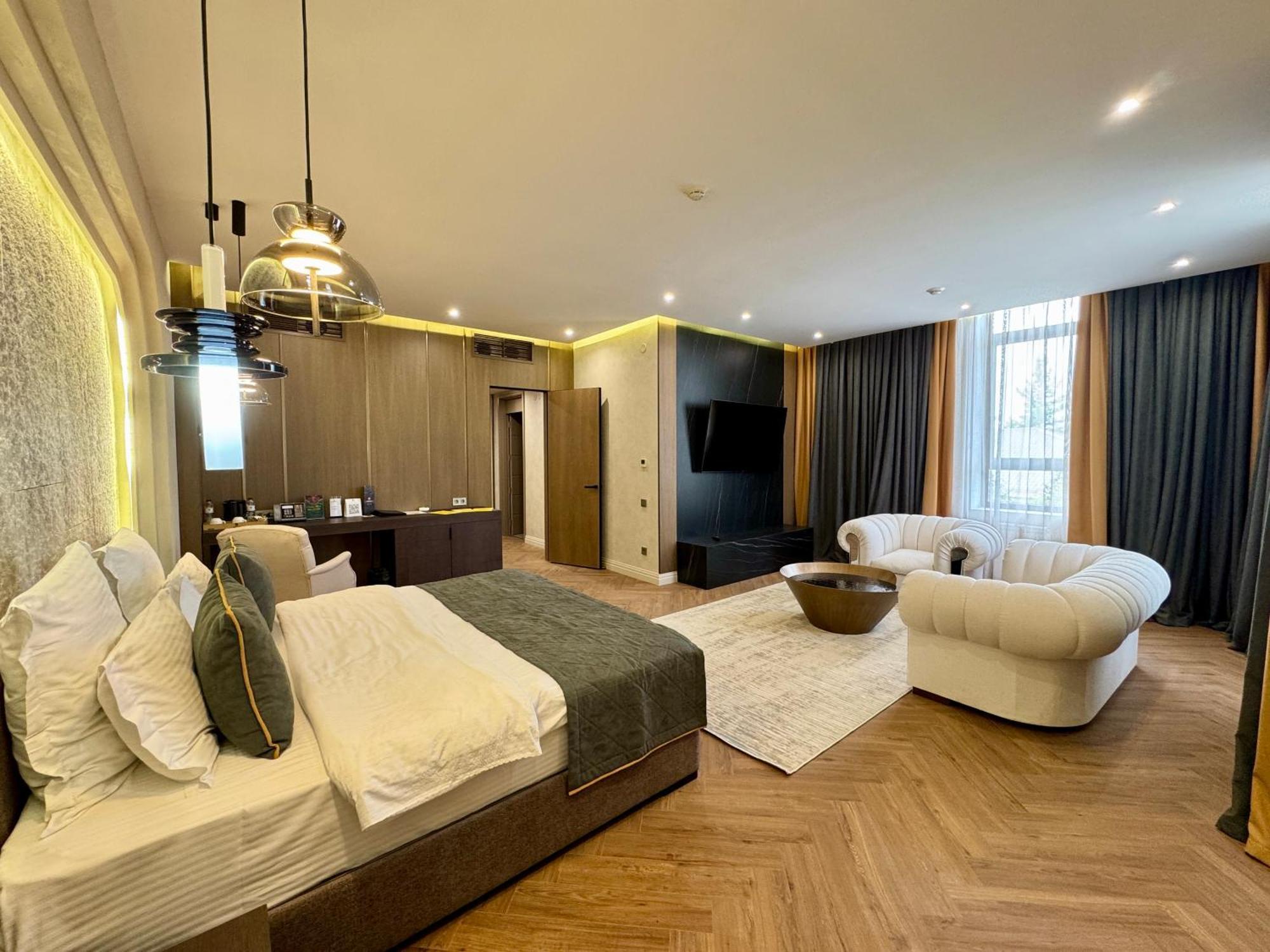 Donatello Boutique Hotel Alma-Ata Buitenkant foto