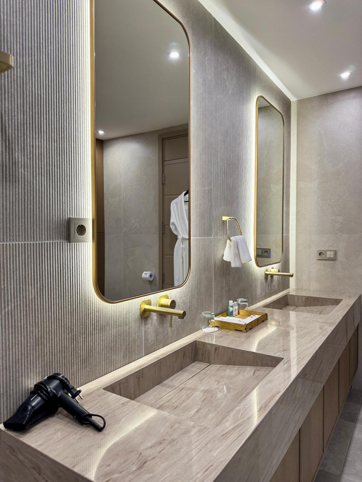 Donatello Boutique Hotel Alma-Ata Buitenkant foto