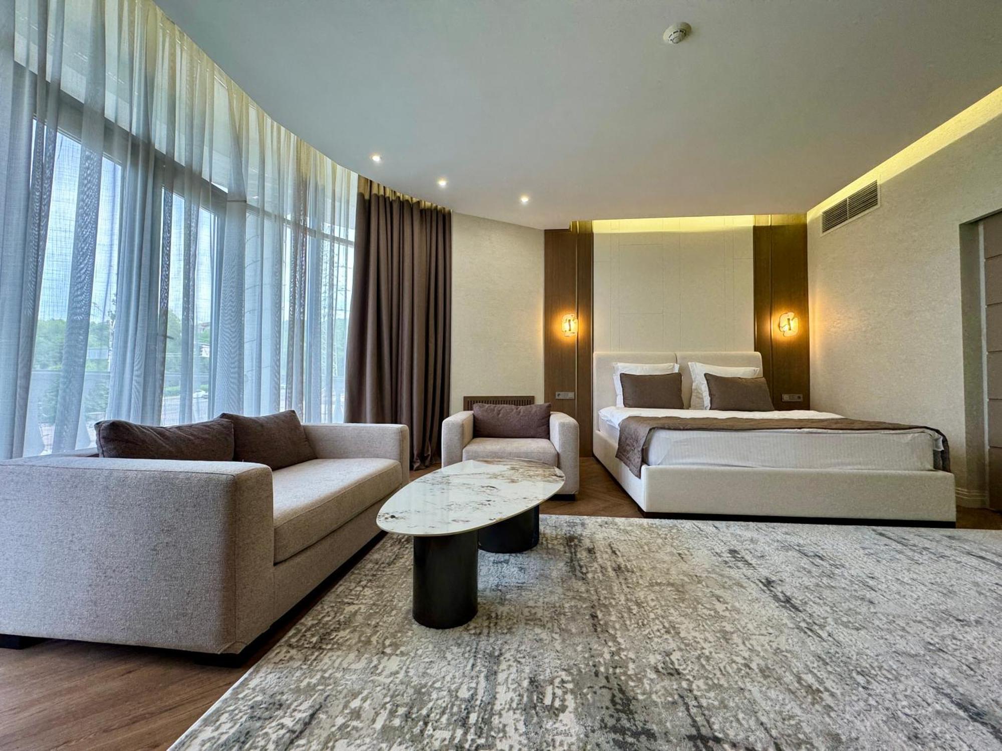 Donatello Boutique Hotel Alma-Ata Buitenkant foto
